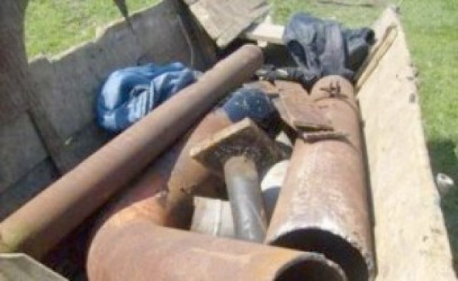 S-au ales cu dosar penal după ce au furat 100 metri de ţeavă